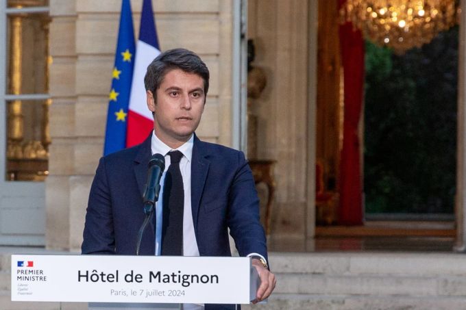Der bisherige Premierminister Gabriel Attal - Anführer der Macron-Partei - hat nach den ersten Hochrechnungen zur zweiten Runde der Parlamentswahlen seinen Rücktritt bekanntgegeben. Frankreich wahlen