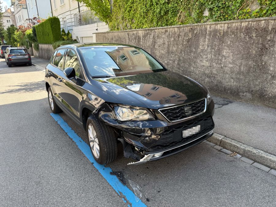 Der Mann war in ein parkiertes Auto geprallt.
