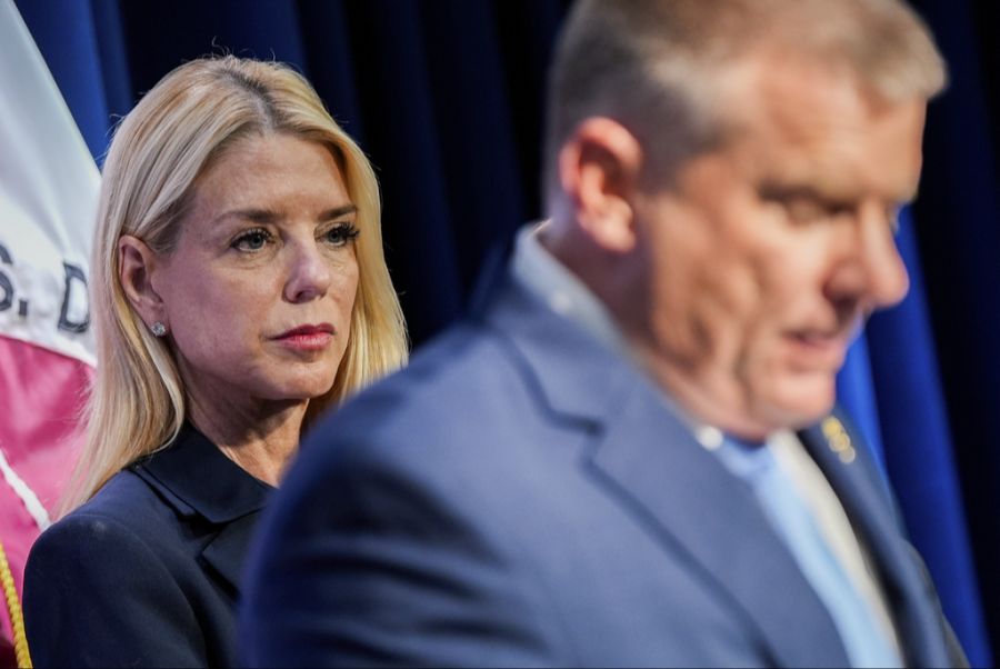 Justizministerin Pam Bondi wurde aufgefordert, die Herausgabe der Akten bis zum 19. August 2025 zu genehmigen.