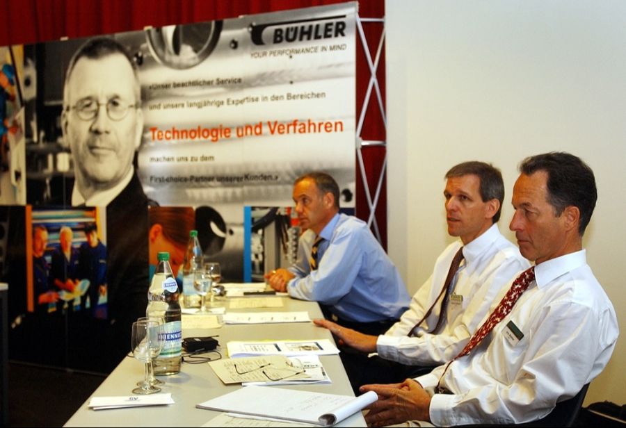 Urs Bühler (rechts) mit damaligem CEO Calvin  Grieder (mitte) und CFO Andreas Herzog (links) in 2003.