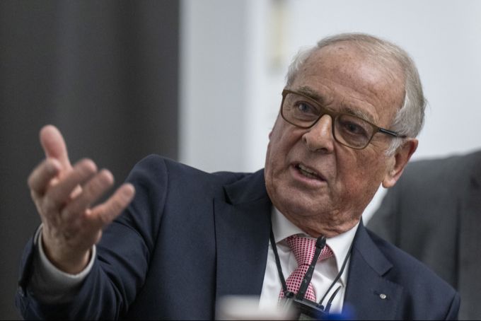 SVP-Alt-Bundesrat Adolf Ogi glaubt nicht, dass der «Spitze Stei» Kandersteg unter sich beraben wird. Adolf Ogi