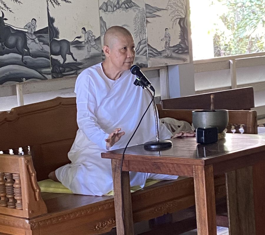 Buddhistischer Lehrer Tisch Klangschale