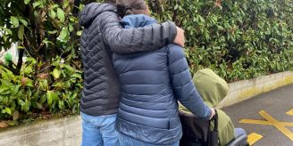 Baselland - Unheilbar krank: Bub (12) ist an Bett und Couch gebunden