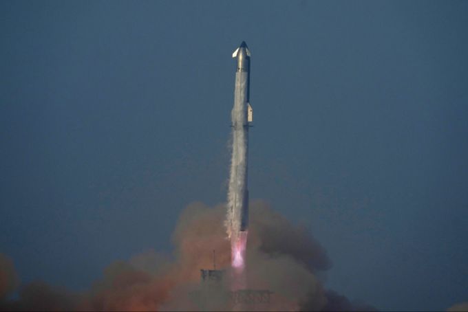 Eine Starship-Rakete von SpaceX während eines Routinetests. texas