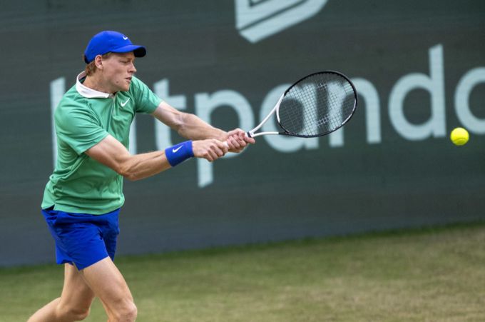 Jannik Sinner verliert in Halle gegen Alexander Bublik. Jannik Sinner