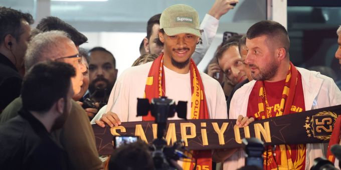 Leroy Sané ist der Star-Neuzugang bei Galatasaray Istanbul. Leroy Sané Galatasaray Istanbul