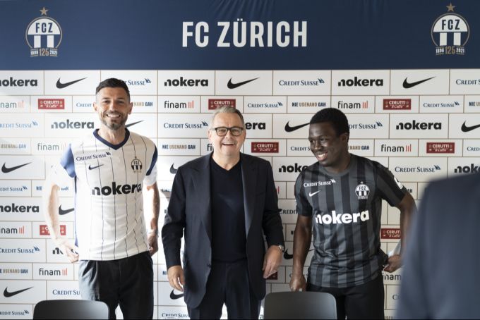 Norbert Ketterer (damals CEO von Nokera) bei seinem FCZ-Einstieg im Jahr 2022 zusammen mit Blerim Dzemaili und Wilfried Gnonto. fc zürich