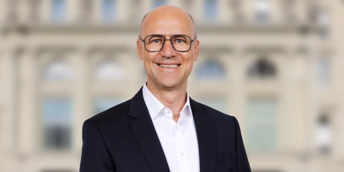 Armin Brun, CEO der BEKB, wird neuer Verwaltungspräsident von Aity nach dem Rücktritt des bisherigen Leiters. BEKB