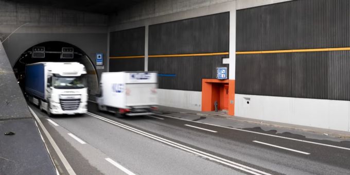 Der Schaffhauser Kantonsrat fordert einen neuen Anlauf für den Fäsenstaubtunnel. Schaffhauser Kantonsrat