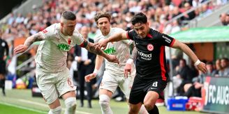 Bei Zesis Augsburg - Frankfurt holt Punkt beim Trapp-Comeback Bei Zesis Augsburg - Frankfurt holt Punkt beim Trapp-Comeback