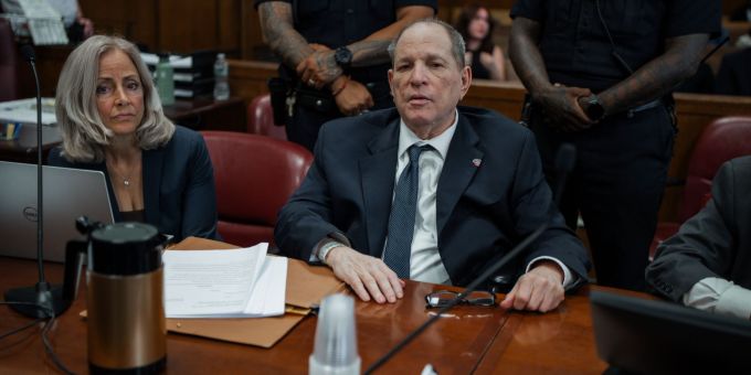 Harvey Weinstein geht es im aktuellen Verfahren darum, seinen Namen reinzuwaschen. (Archivbild)AP/dpa Harvey Weinstein bei Wiederaufnahmeverfahren