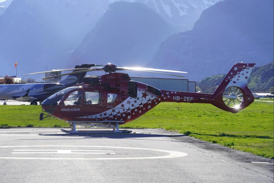 Die vom Unfall betroffenen Air-Glaciers selbst waren mit mehreren Rettungshelikoptern im Einsatz. Gestartet sind sie vom Flugplatz Sion VS.