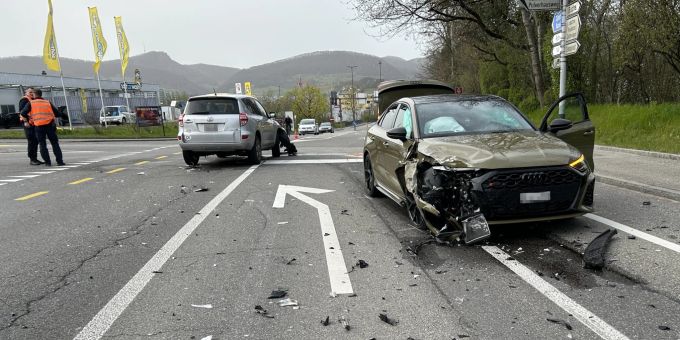 Kollision zwischen zwei Autos in Buchs. Kollision in Buchs.