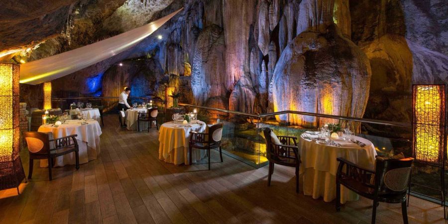 Das exquisite Restaurant Jeff's Cellar liegt in einer 220 Millionen alten Kalksteinhöhle und bietet Menüs auf Weltklasse-Niveau.