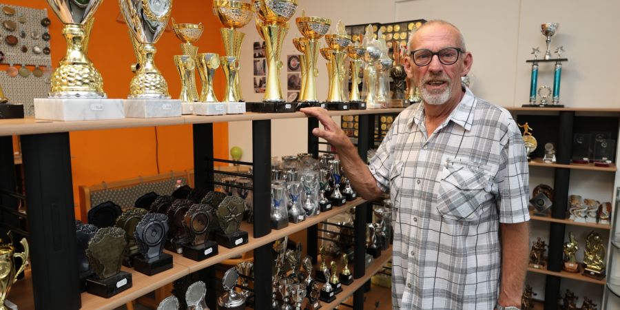 Für jedes Turnier in der Region hatte Bruno Rölli in seinem Laden den passenden Pokal zur Hand. Daran soll sich auch unter den Nachfolgern nichts ändern