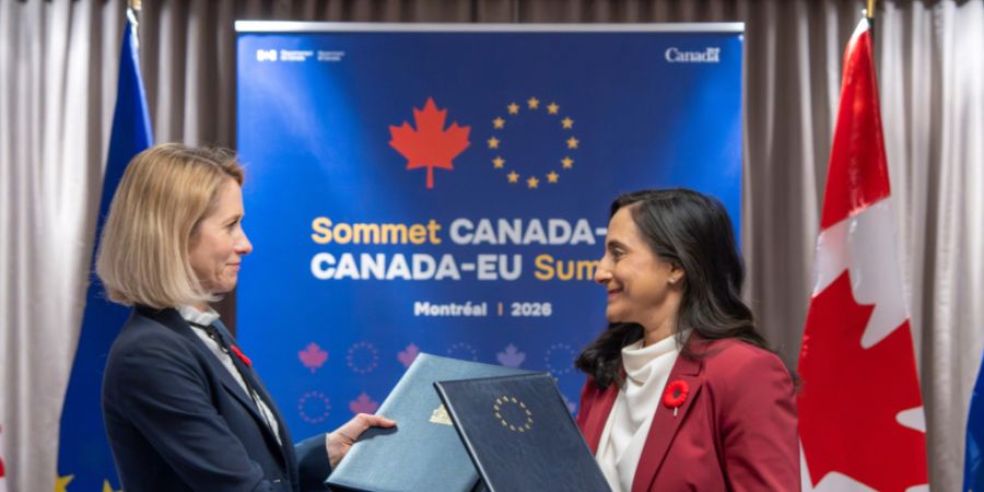 dpatopbilder - Außenministerin Anita Anand (r) und die Hohe Vertreterin der Europäischen Union für Außen- und Sicherheitspolitik, Kaja Kallas, geben sich nach der Unterzeichnung des...