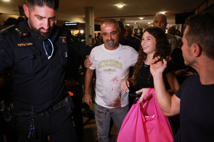 Ankunft in Tel Aviv: Der israelische Passagier Yaniv Hayoun nach der Notlandung in Saudi-Arabien am Flughafen Ben Gurion, Mittwoch, 30. September 2026.
