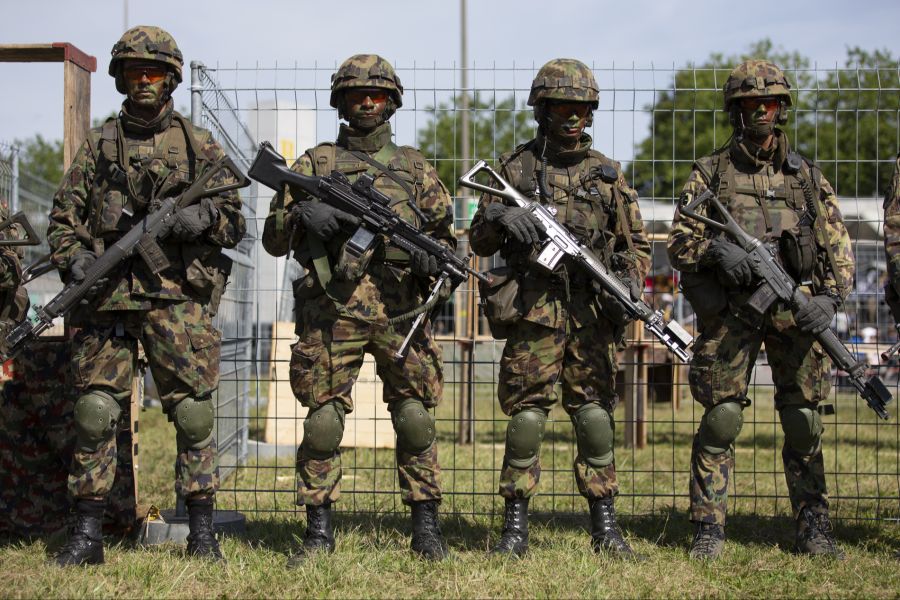 Die Neutralitätsinitiative will die «immerwährende und bewaffnete Neutralität» in der Bundesverfassung verankern.