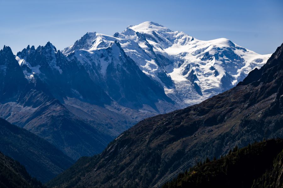 Die Tour du Mont Blanc ist einer der berühmtesten Fernwanderwege der Welt. Sie umrundet das Bergmassiv und verläuft durch Frankreich, Italien und die Schweiz.
