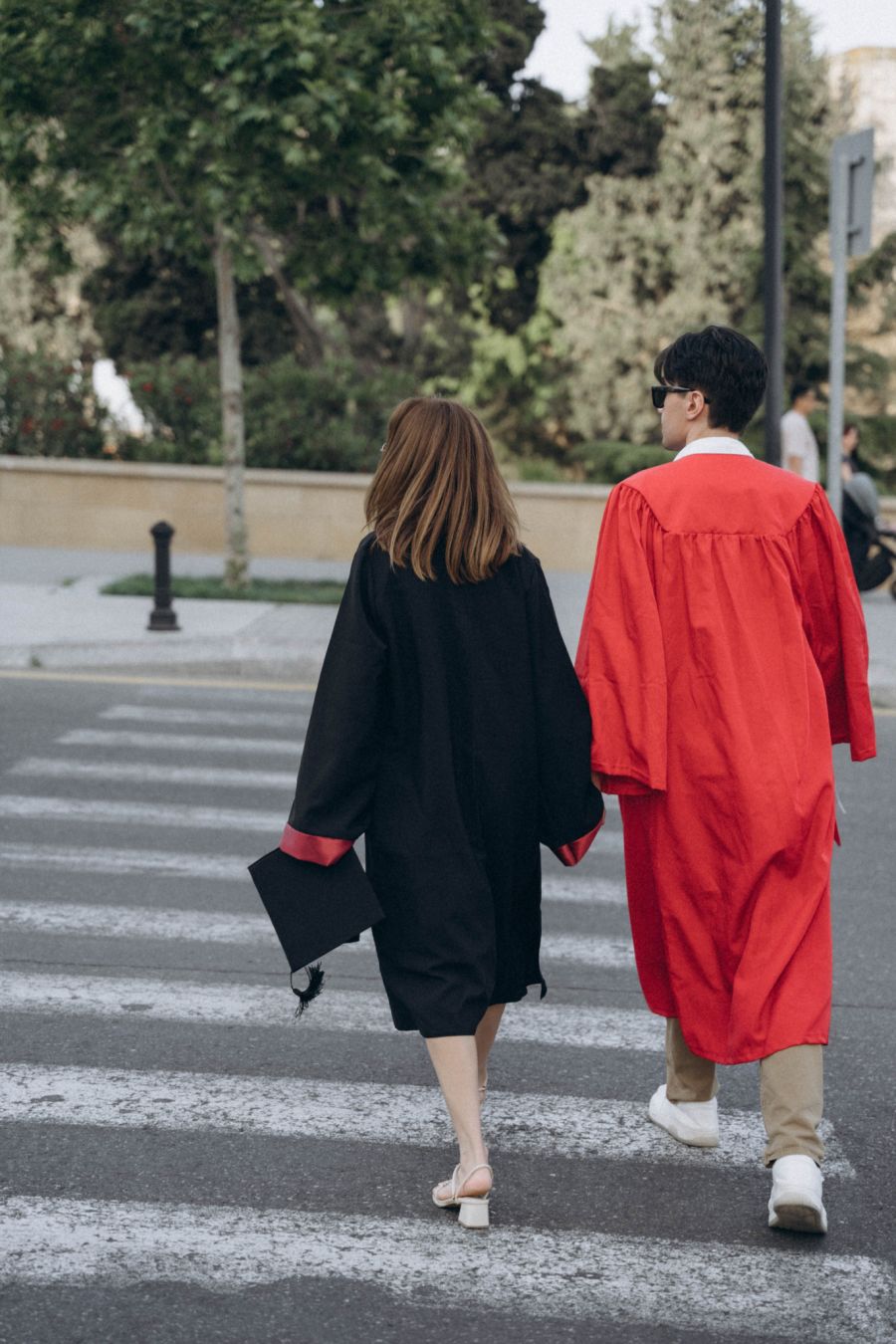 Laut einer Studie haben hochgebildete Männer ihr Dating-Verhalten angepasst: Sie suchen immer häufiger Frauen mit gleichem Bildungsniveau.