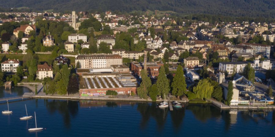 Das Gebiet rechts von der Roten Fabrik in Wollishofen gehört der Kibag. Der Stadtrat will das Areal für einen Park nutzen. Wohnungen, wie sie von der Kibag geplant waren, kommen für ...