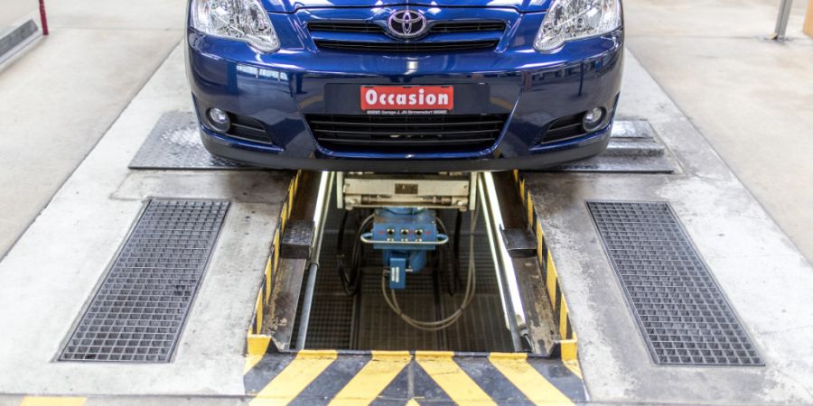 Beim Aargauer Strassenverkehrsamt besteht ein hoher Rückstand bei der Prüfung von Fahrzeugen: Jedes fünfte Fahrzeug wartet auf die regelmässige Prüfung. (Symbolbild)