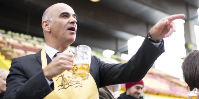 Alain Berset Bier WG-Einweihung