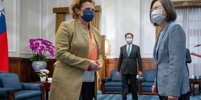 Nicola Beer bei ihrem Besuch mit Taiwans Präsidentin Tsai Ing-wen Nicola Beer bei ihrem Besuch mit Taiwans Präsidentin Tsai Ing-wen