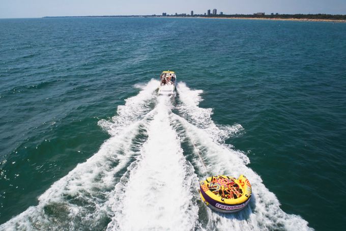 Action auf dem Wasser vor Lignano. Action Lignano