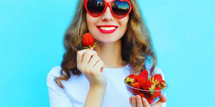 Mit einfachen Tricks lässt sich die Haltbarkeit von Erdbeeren verlängern.