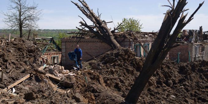 Ein russischer Luftangriff zerstörte ein Wohngebiet in Bachmut in der Ostukraine. ukraine