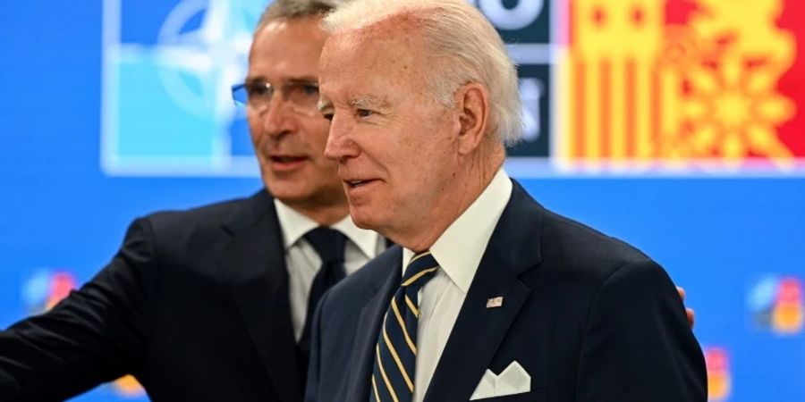 Biden (vorne)  beim Nato-Gipfel