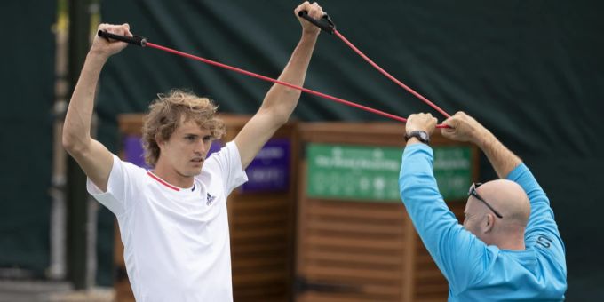 Alexander Zverev trainiert aktuell ausserhalb des Platzes sehr intensiv, um schnell zurückzukehren. (Wie hier bei Wimbledon 2019 / Symbolbild) Alexander Zverev