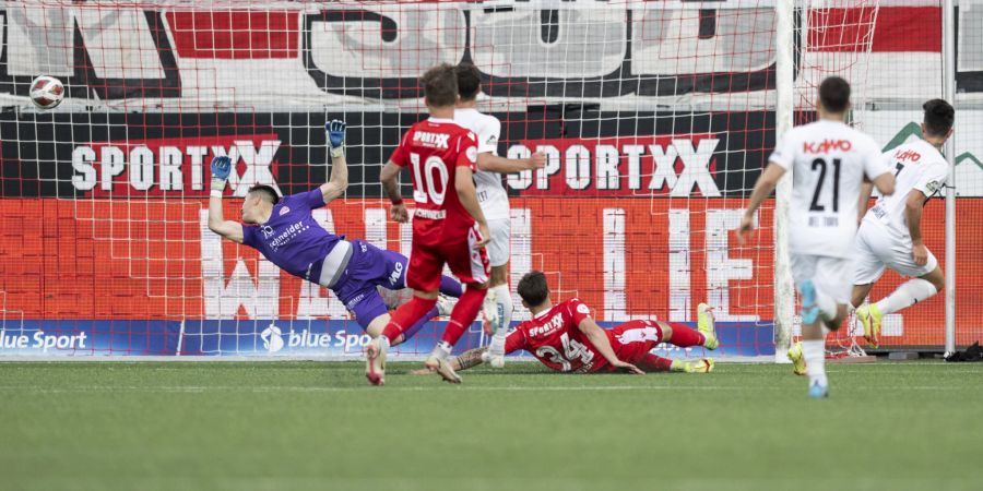 Nikola Gjorgjev (rechts) trifft zum 2:1 für Schaffhausen.