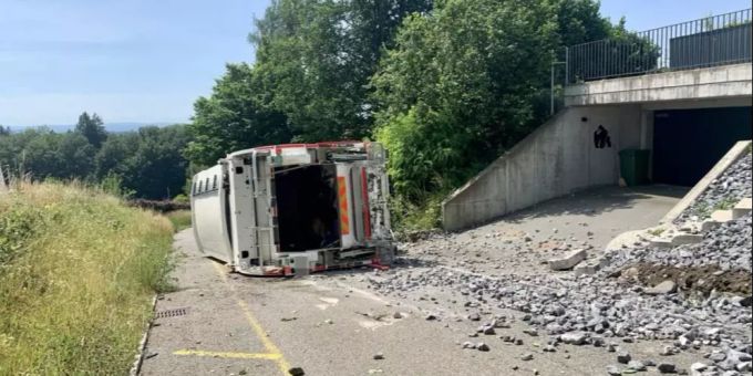 Lastwagenlenkerin stirbt bei tragischem Unfall.
