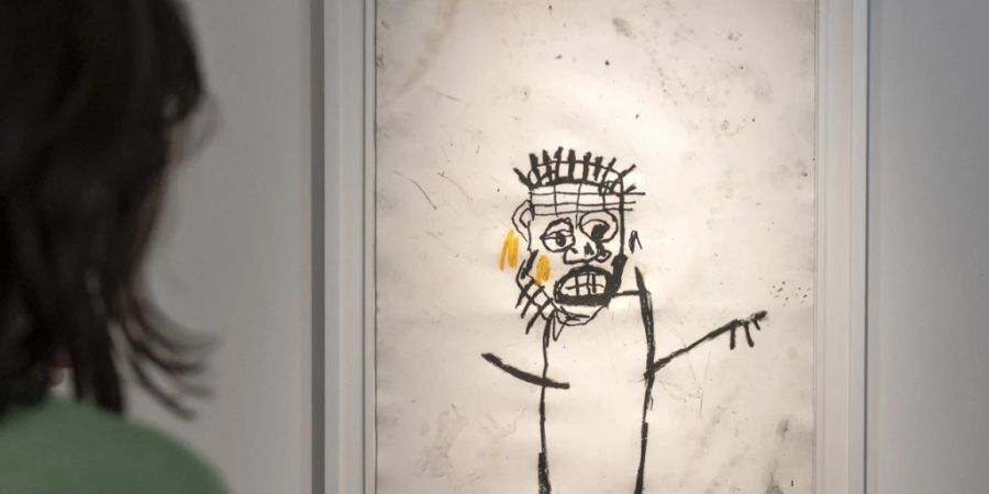 25 angebliche Werke des Künstler Jean-Michel Basquiat, die in einer Ausstellung in den USA gezeigt wurden, stehen unter dem Verdacht gefälscht zu sein. Im Bild ein Basquiat an einer Kunstshow in Basel im Jahr 2019. (Archivbild)