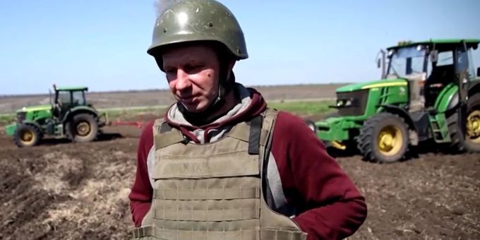 Verriegelt - Russen klauen Ukraine-Traktoren – Besitzer legt sie lahm
