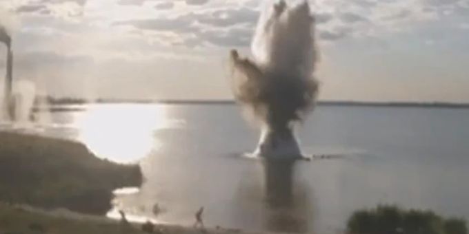 Ergreifen Flucht - Russen bombardieren ukrainische Badegäste in Donezk