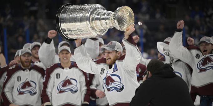 Superstar Nathan McKinnon und seine Colorado Avalanche gewinnen den Stanley Cup der NHL. nhl colorado