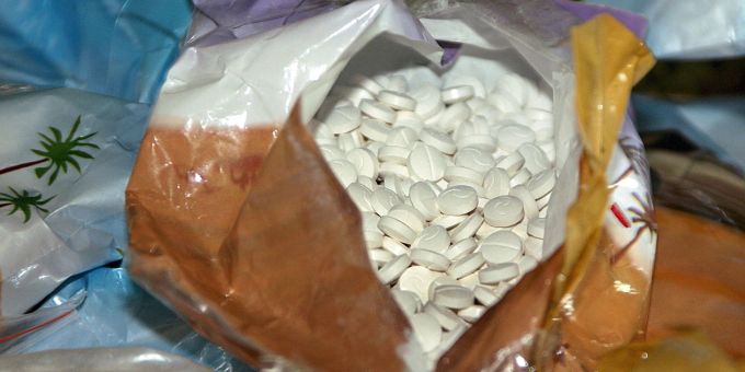 Eine Tüte mit beschlagnahmten Pillen, die das Amphetamin Captagon enthalten. (Symbolbild) Eine Tüte mit beschlagnahmten Pillen, die das Amphetamin Captagon enthalten. (Symbolbild)