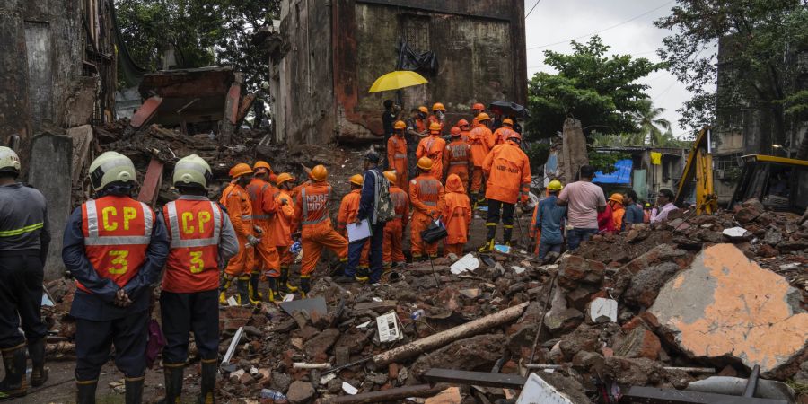 India Building Collapse