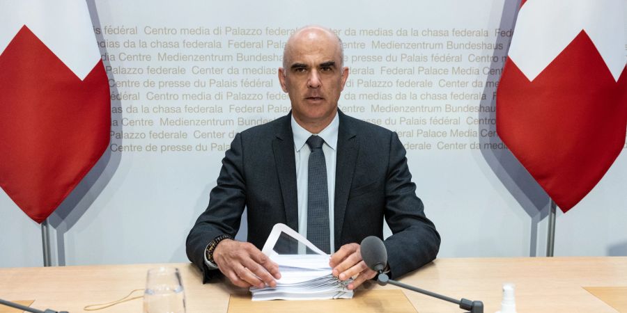 Bundesrat Alain Berset spricht an einer Medienkonferenz zur AHV 21 am 27. Juni 2022 in Bern. Im Gegensatz zu «seiner» SP befürwortet er die Vorlage.