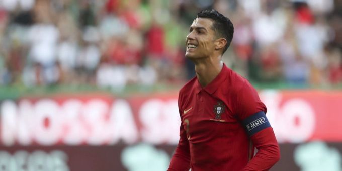 Laut Gerüchten soll sich Ronaldo Botox in den Penis spritzen. Botox Penis