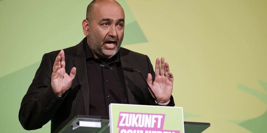 Omid Nouripour, Bundesvorsitzender von Bündnis 90/Die Grünen, spricht beim kleinen Parteitag der Grünen.