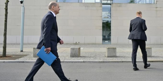 Scholz nach Auftritt im Ausschuss Scholz nach Auftritt im Ausschuss