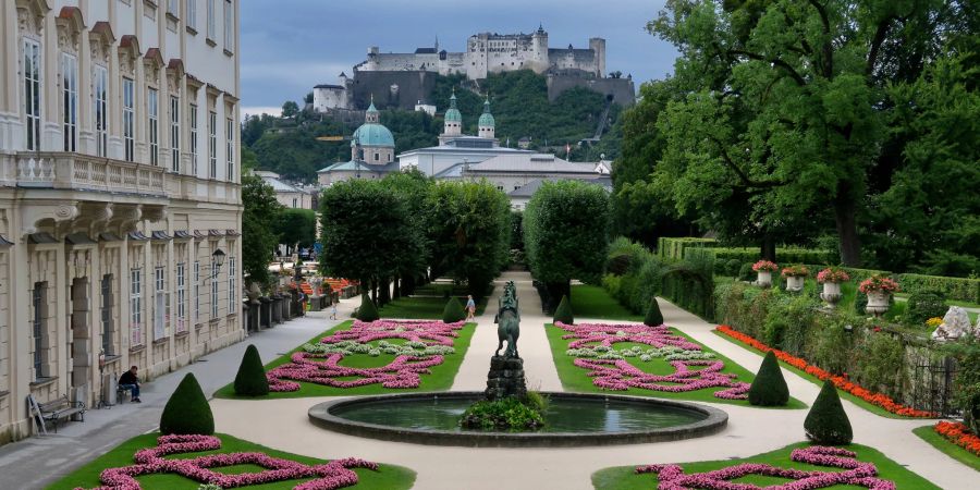 Schloss Salzburg Brunnen Garten