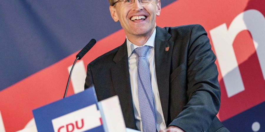Schleswig-Holsteins Ministerpräsident Daniel Günther spricht vor den Delegierten beim kleinen Parteitag der CDU in Kiel.