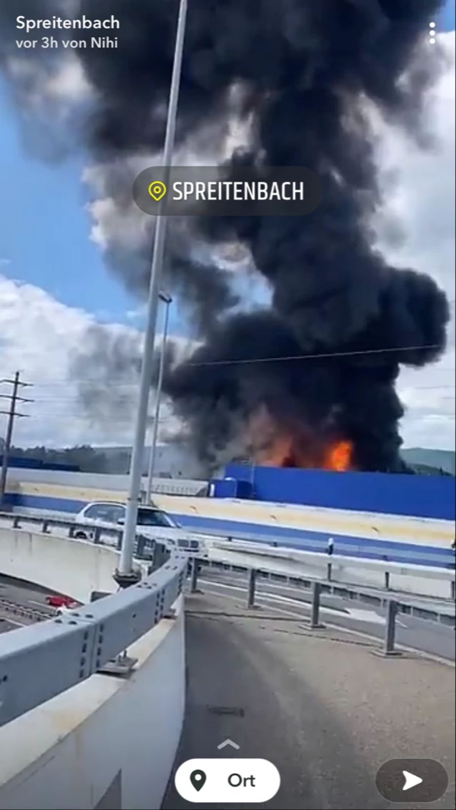 Laut Polizei-Angaben ist das Feuer in einem Lagerraum ausgebrochen.