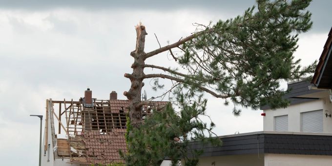Tornados können schlimme Schäden verursachen. Tornados können schlimme Schäden verursachen.