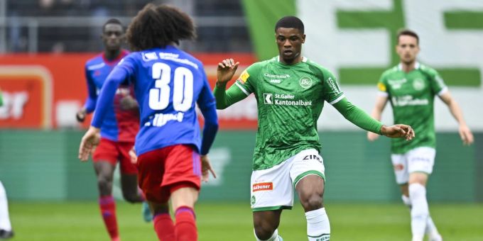 Der FC Schalke 04 und Werder Bremen scheinen sich für Kwadwo Duah vom FC St. Gallen zu interessieren fc schalke 04